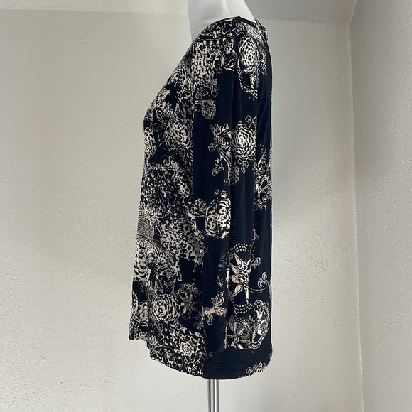 Chico’s Travelers Floral Top - Picture 2 of 4